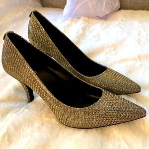 NWT in box. Michael Kors Flex mid pump. Glitter chain mesh.